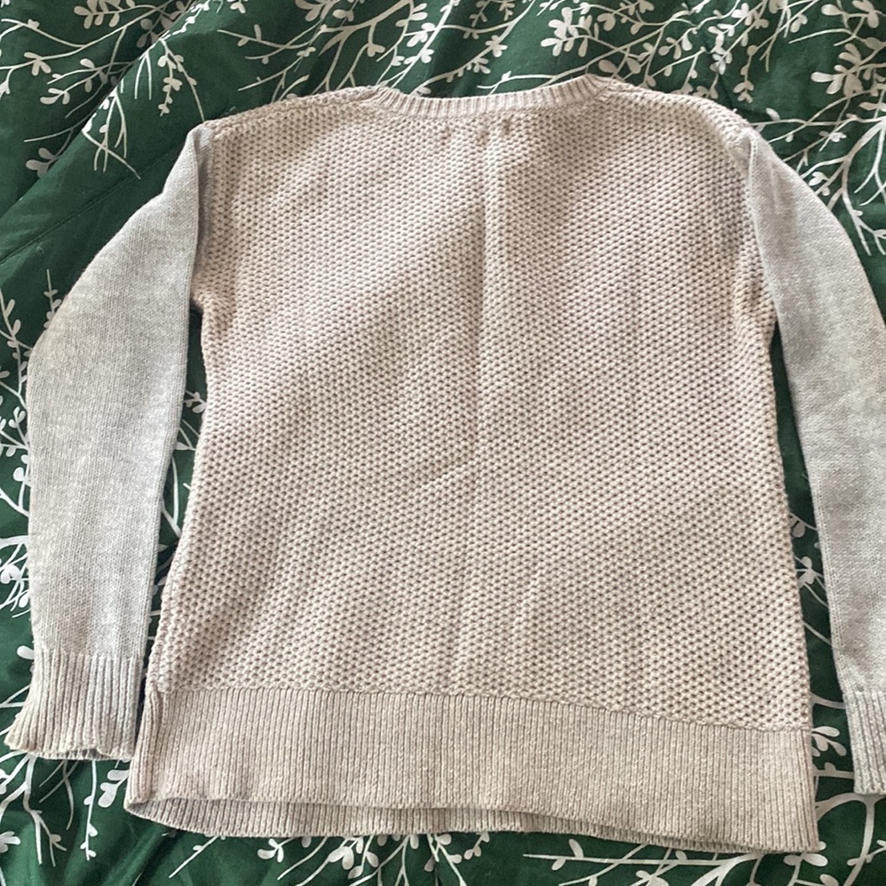 EUC sweater.  Banana Republic. Size small. - Picture 3 of 3